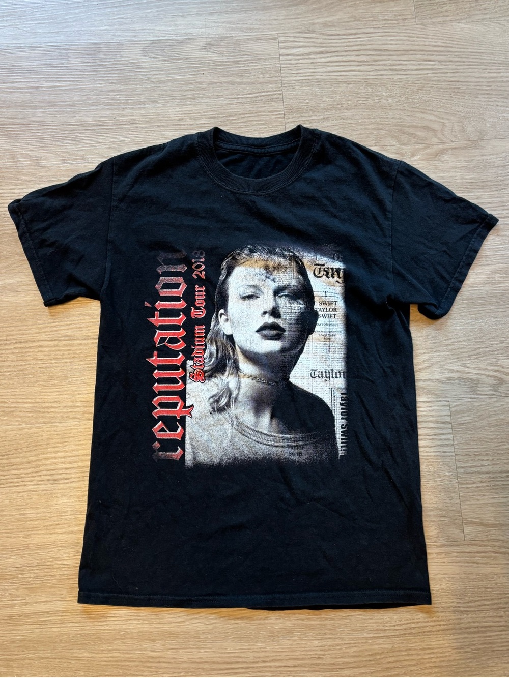 Taylor Swift Women’s Size XS 2018 Reputation Tour TShirt Archival Collector Item
